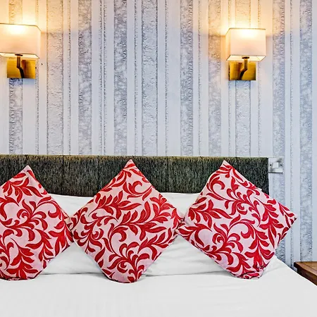 Hotel Oyo Dovecote 3*