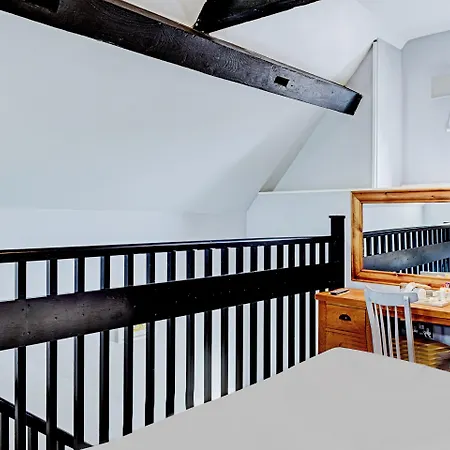 Hotel Oyo Dovecote 3*