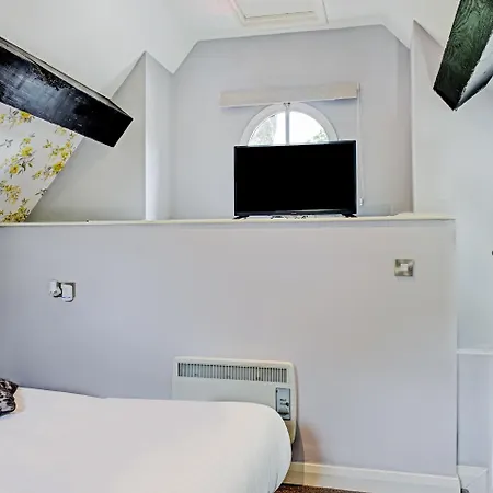 Oyo Dovecote Hotel 3*