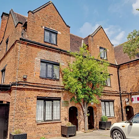 Oyo Dovecote 3* Birmingham