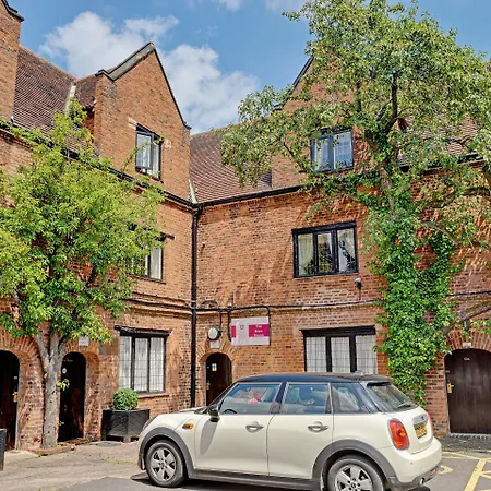 Oyo Dovecote 3* Birmingham